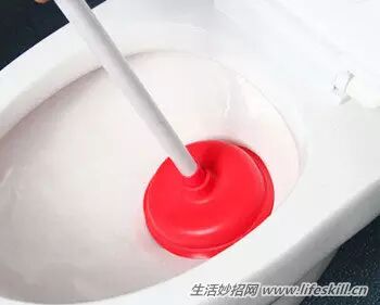马桶堵了,疏通小妙招! | 星尘资源网