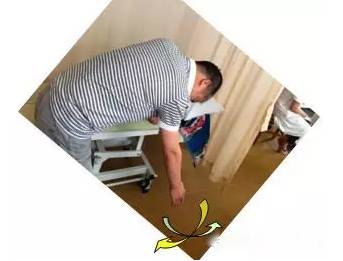 肩周炎锻炼_钟摆运动肩关节康复_肩关节活动度训练